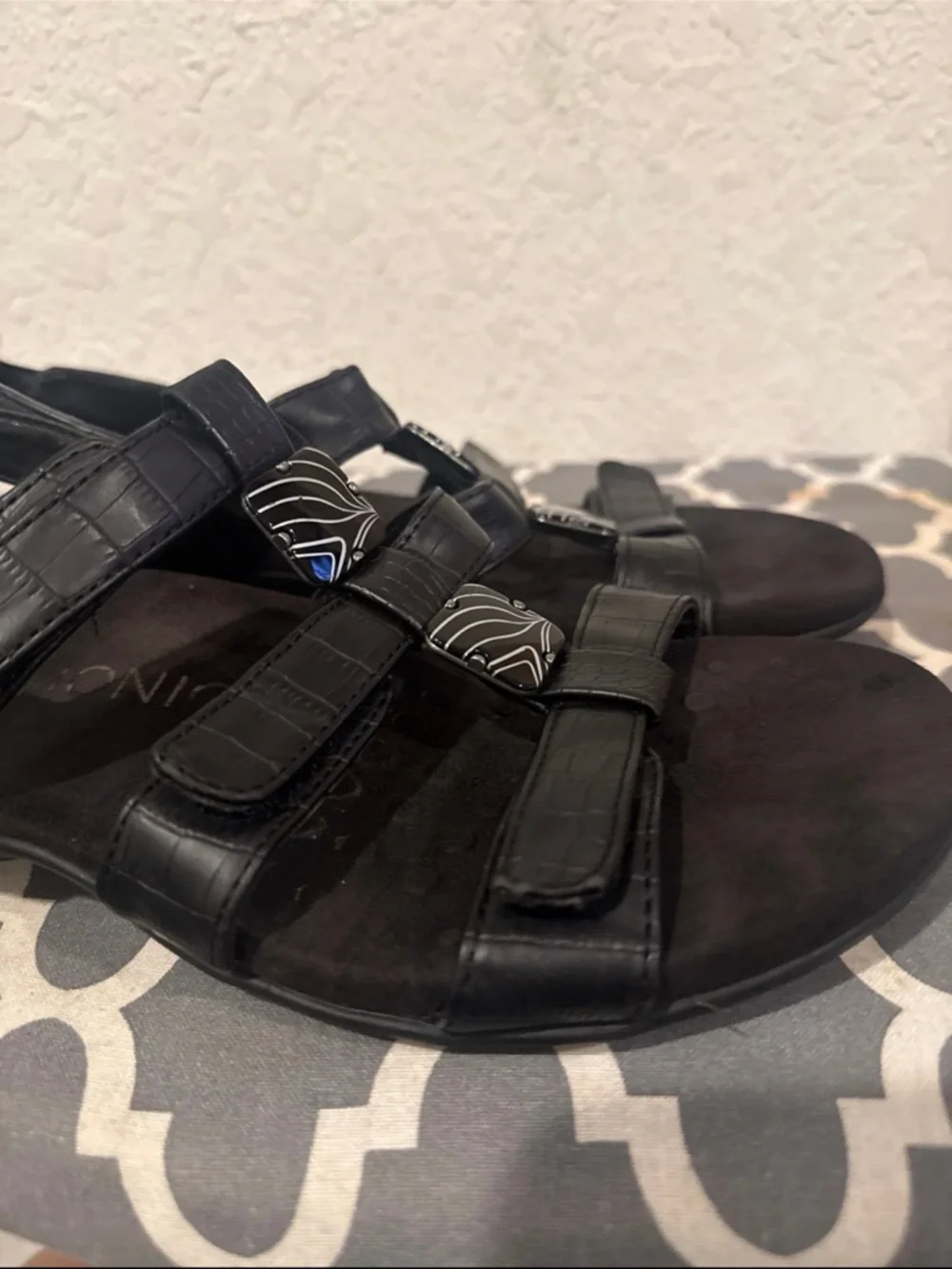 The Vionic Amber w/ Orthaheel in Black Croc effect - Picture 3 of 4